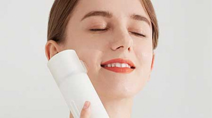 Beautiful skin with InFace Temperature Sensing Blackhead Remover