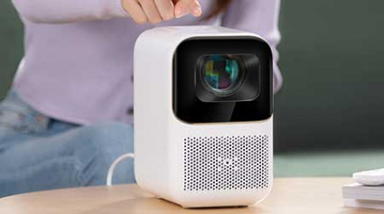 Watching movies is even more atmospheric with Xiaoming Q1Pro